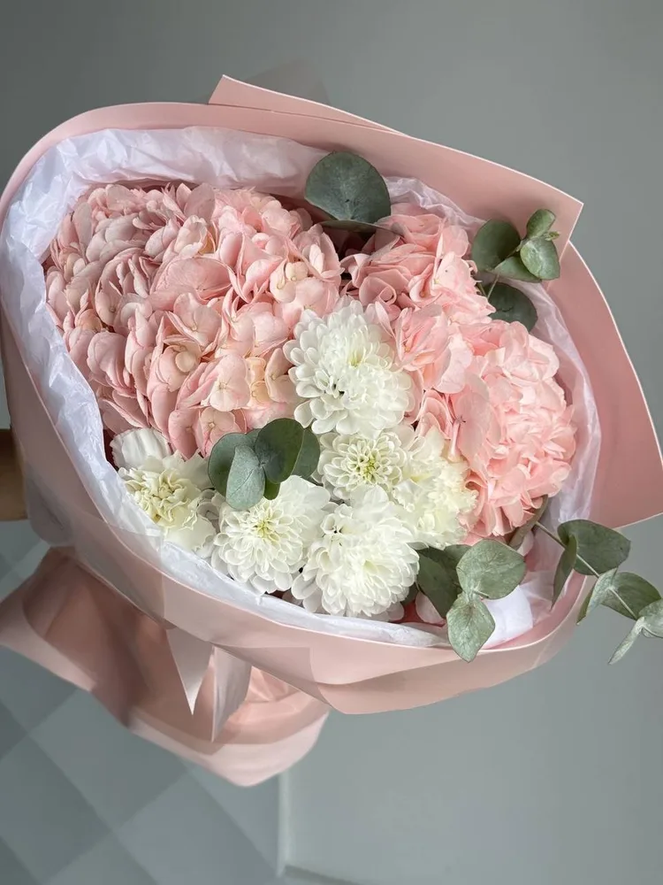 Blush Petal Drift