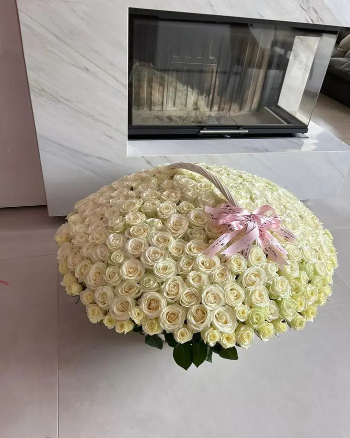 101 White Roses
